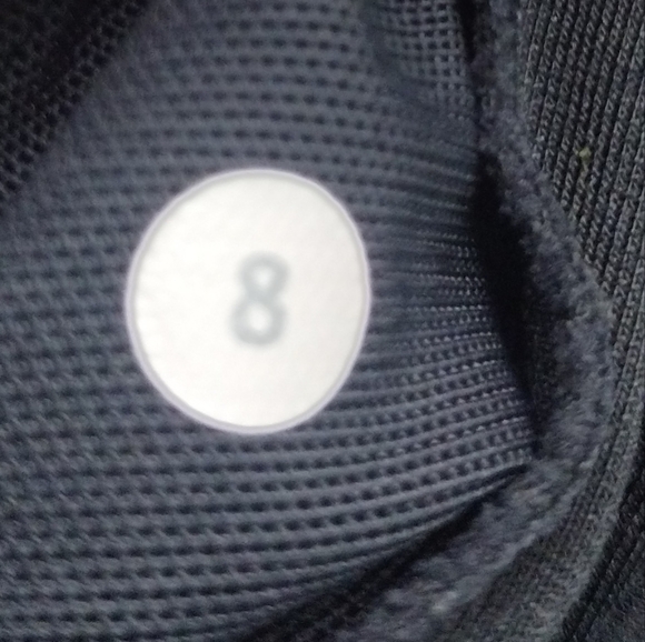 Lululemon Scoop Neck Tank With Built-In Bra - Black Size 8 - Picture 5 of 6